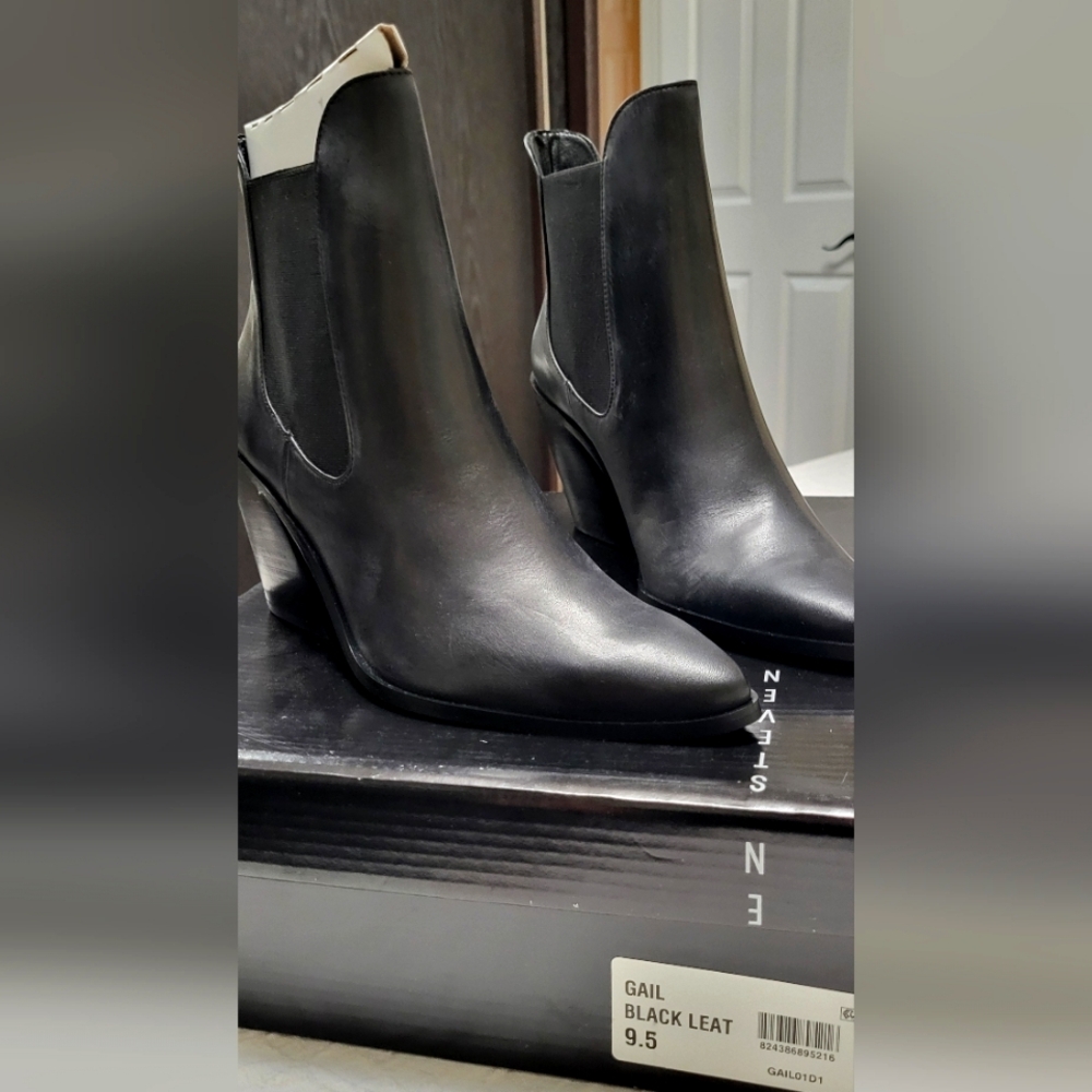 Steve Madden Black Leather Ankle Boots